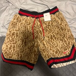Nike Leopard Print Faux Fur Premium Basketball Shorts DQ6176-206 Size Medium